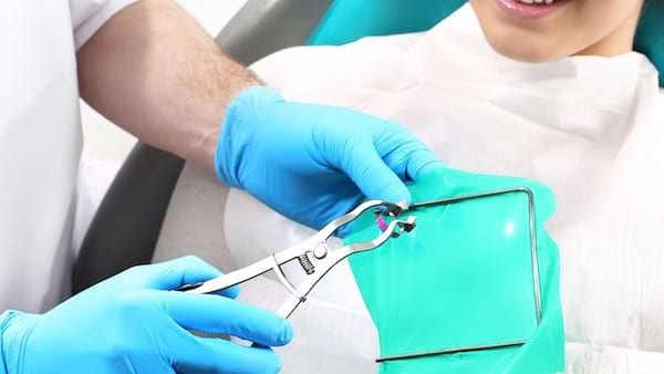 ラバーダム防湿中の様子